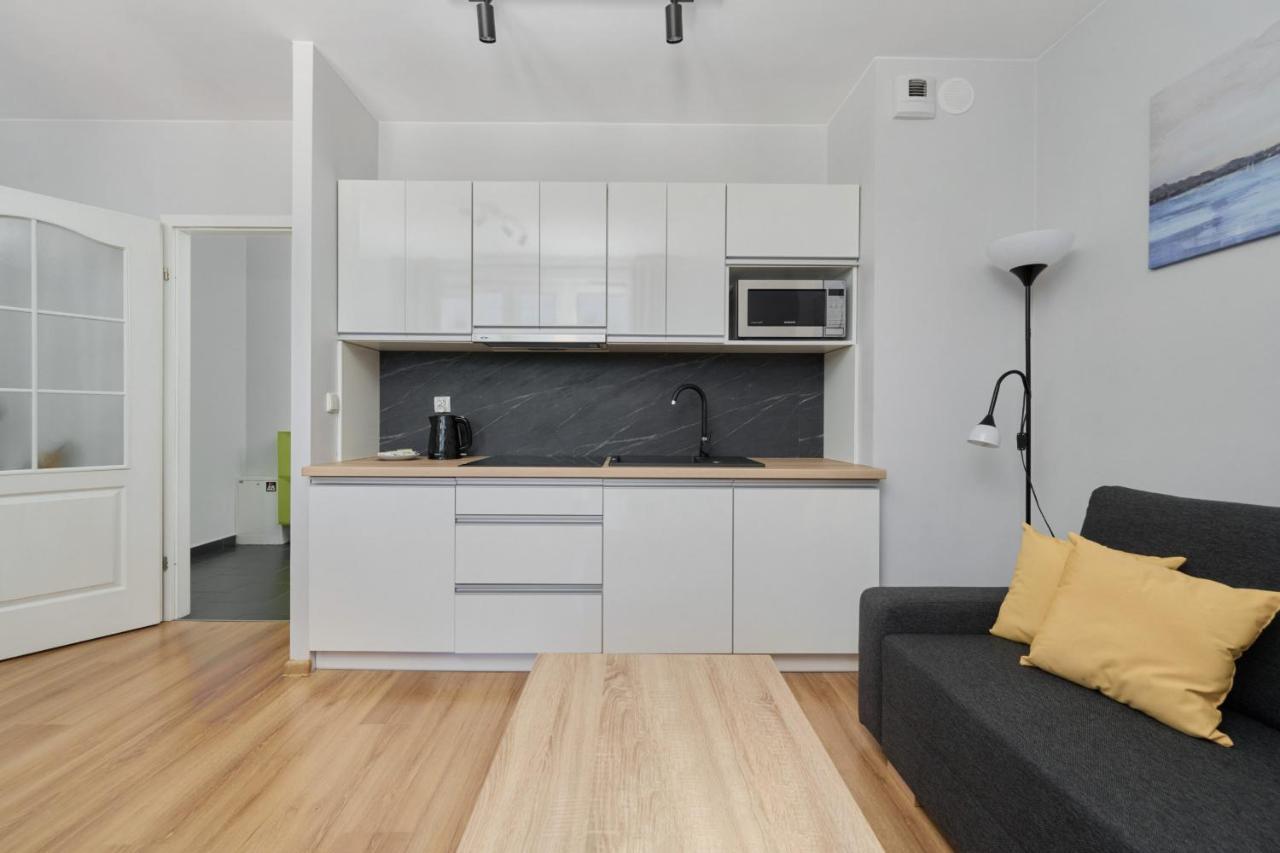 Peaceful For 4 Guests With Balcony By Renters Apartment Wroclaw