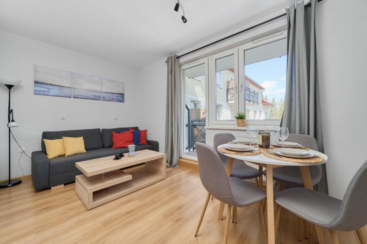 Peaceful For 4 Guests With Balcony By Renters Apartment