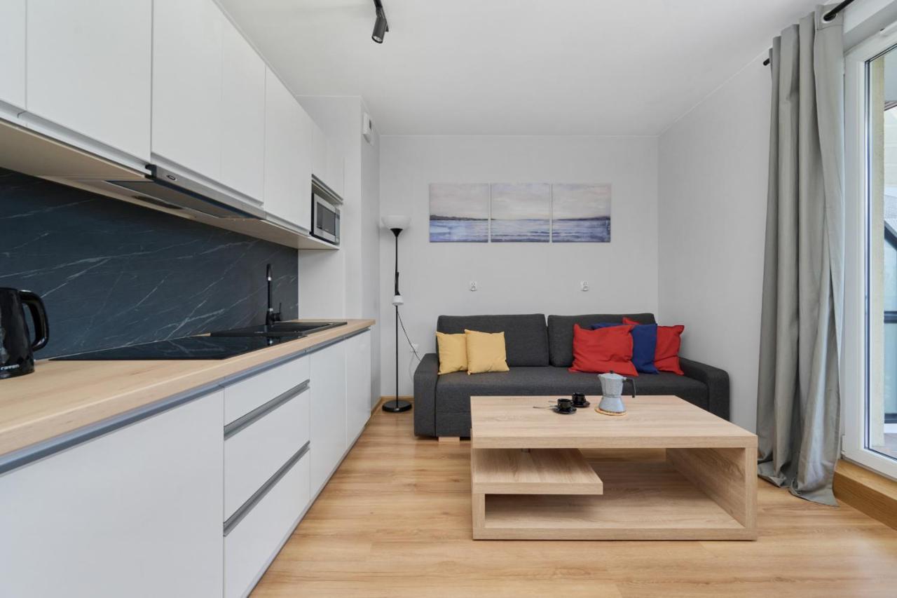 Peaceful For 4 Guests With Balcony By Renters Apartment *